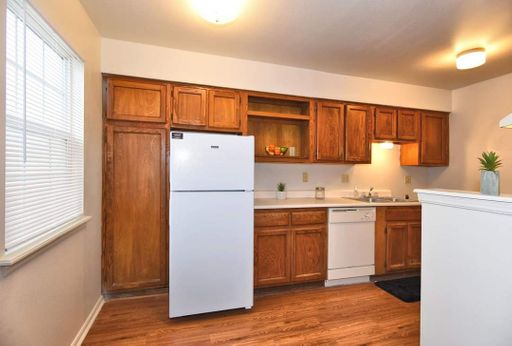 FULLY EQUIPPED KITCHEN! SPACIOUS WALK-IN CLOSET! PRIVATE BALCONY! WASHER/DRYER HOOK-UPS!