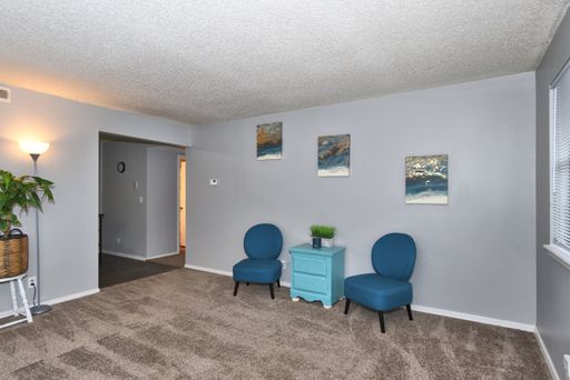 ONE BEDROOM, DOWNSTAIRS, NEW FLOORING, NEW COUNTERTOPS! (C)