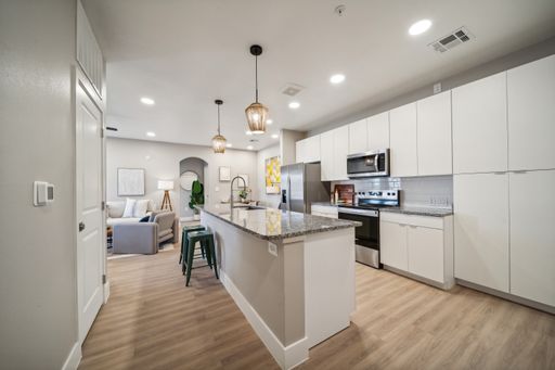 Fully Furnished 2 Bedroom, Brand New Luxury Apartment, Washer/Dryer, Granite Countertops – photo 1