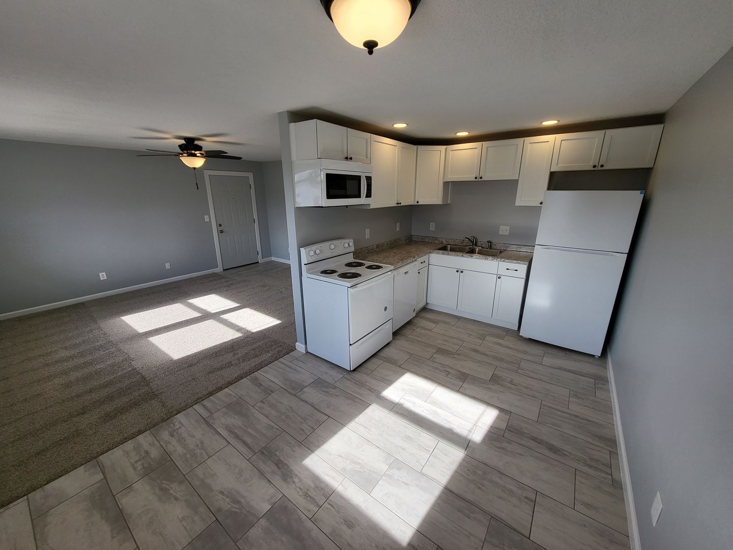 Davenport Apartment: 3342 Heatherton Dr