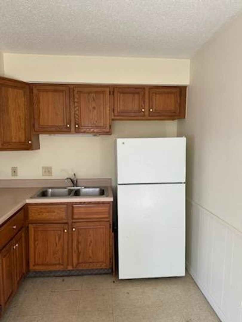 Davenport Apartment: 3328 W 29th St
