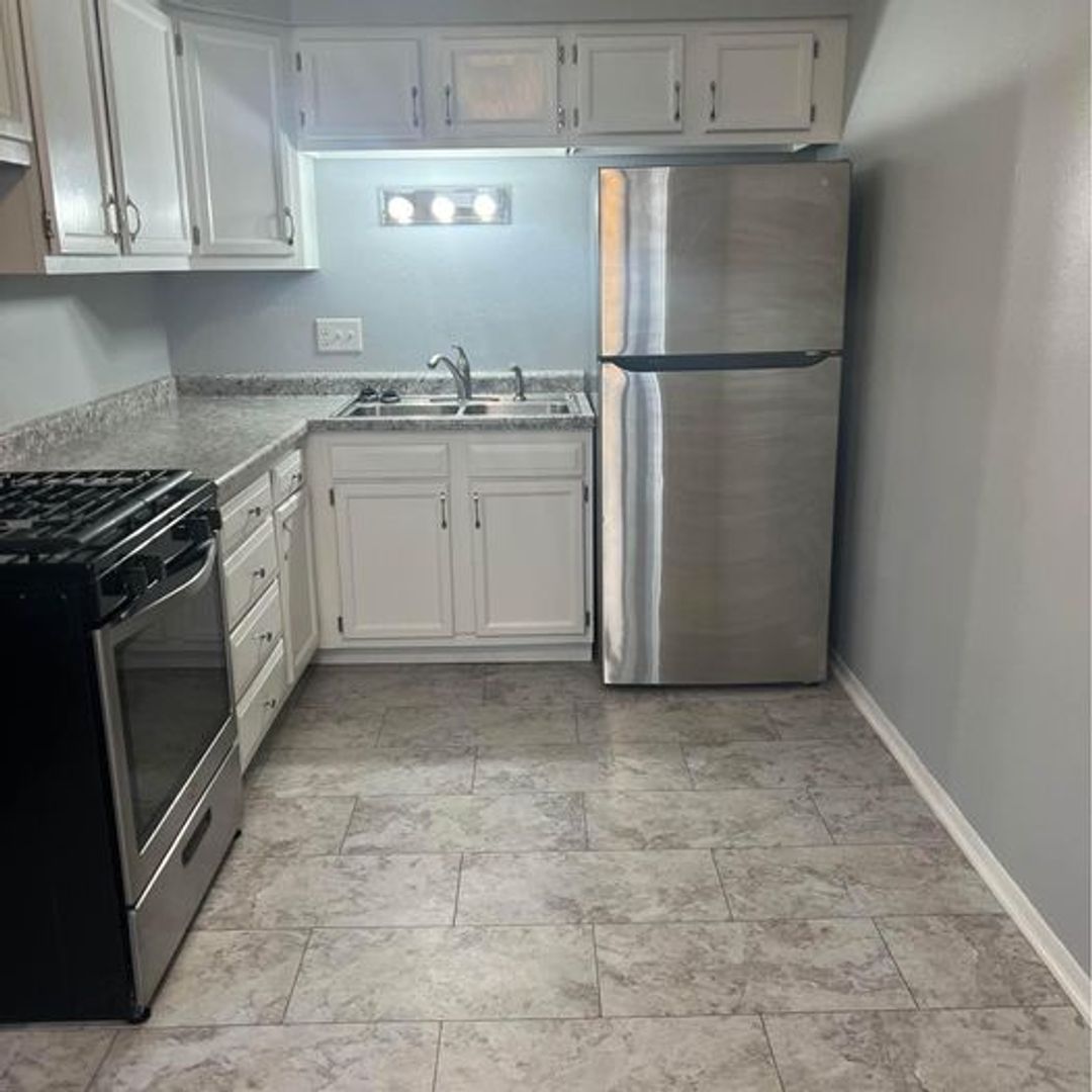 Davenport Apartment: 3331 w 29th st