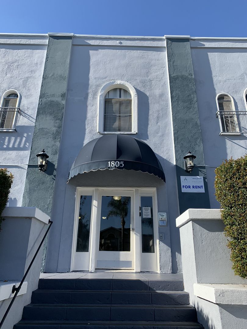 Los Angeles Apartment: 1805 N. Kingsley Drive