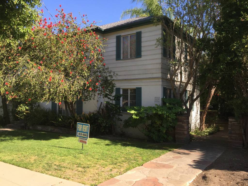 Los Angeles Apartment: 3200 Rowena Avenue