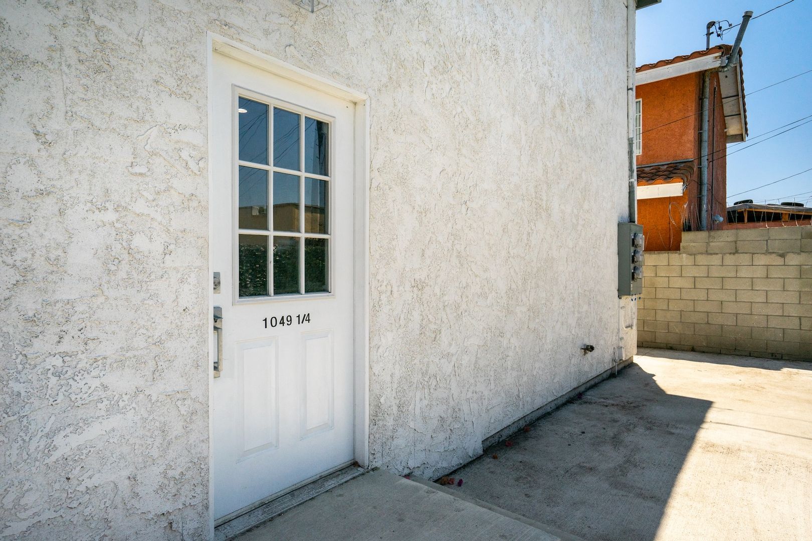 Los Angeles Apartment: 1049 W. 62nd Street