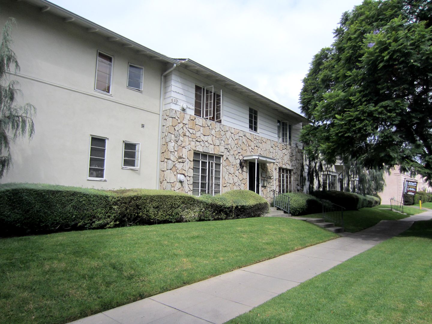 Los Angeles Apartment: 1631 Rodney Drive