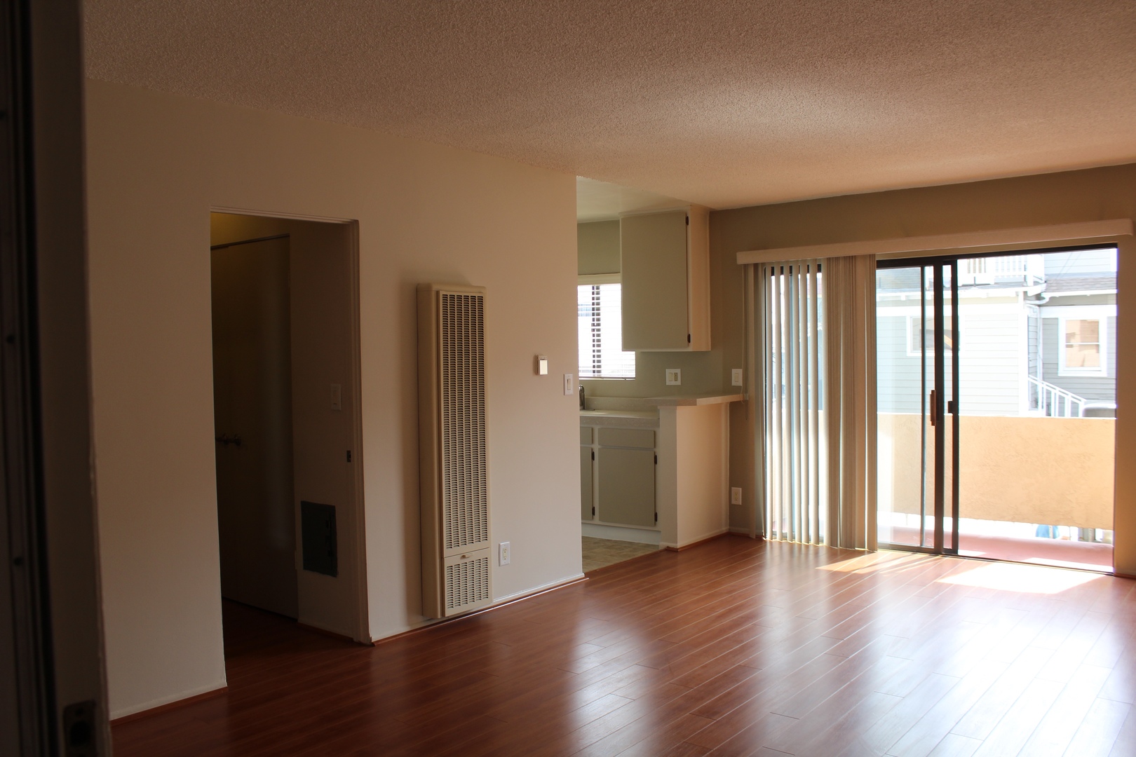Venice Apartment: 116 Rose Avenue