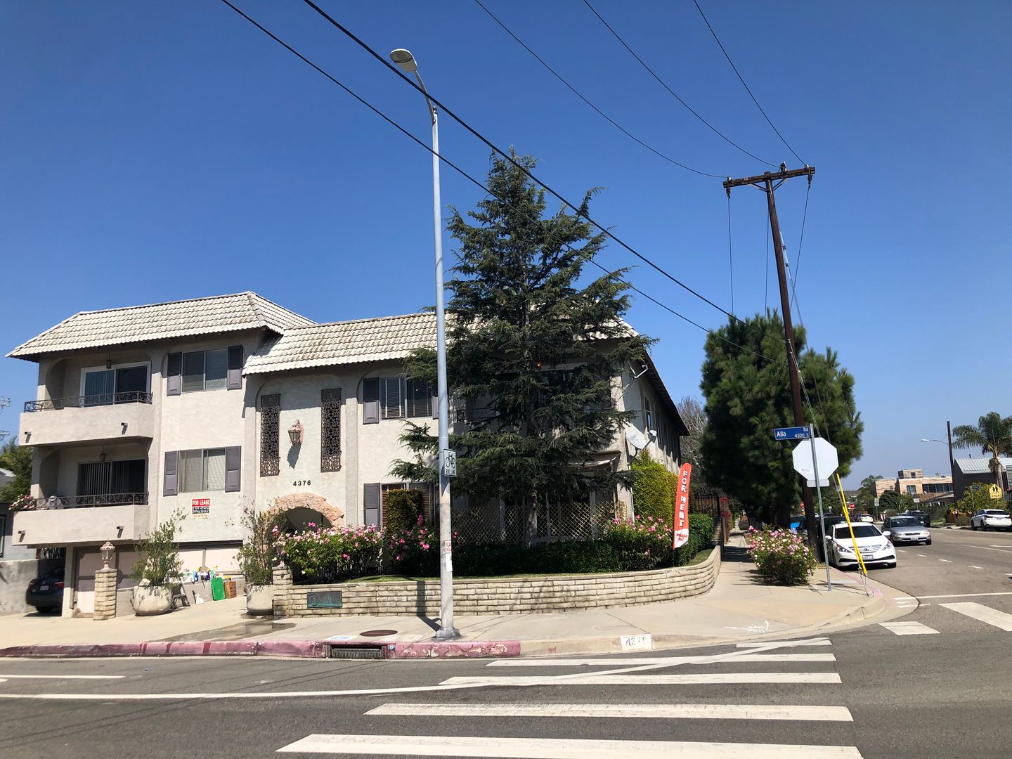 Los Angeles Apartment: 4376 Alla Road