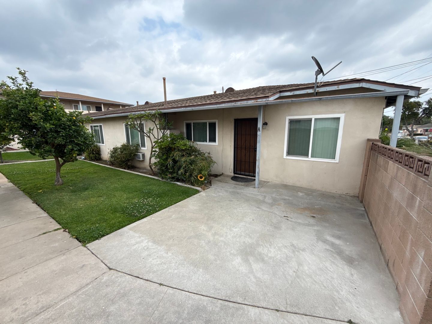Alhambra Apartment: 311 Los Higos Street