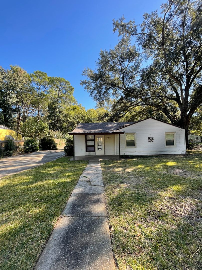 Montgomery House: 1133 Beechdale Rd