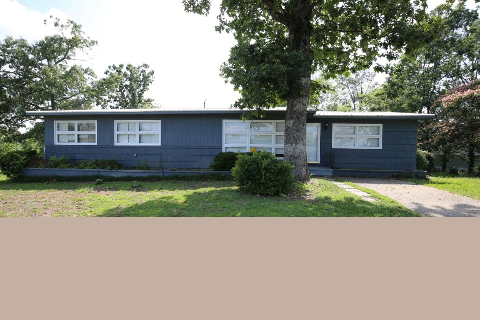 Center Point House: 2816 8th St NE