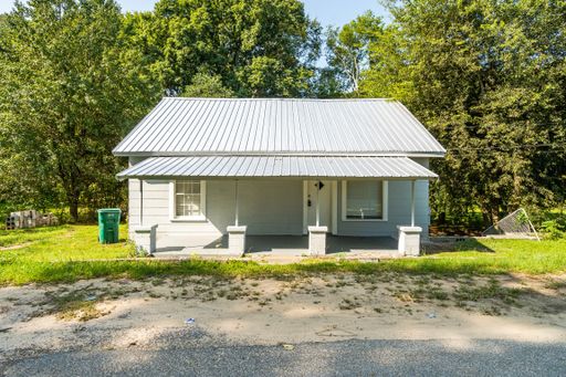 Now Accepting Section 8 Vouchers! Move in Ready 5br/2ba home! – photo 1
