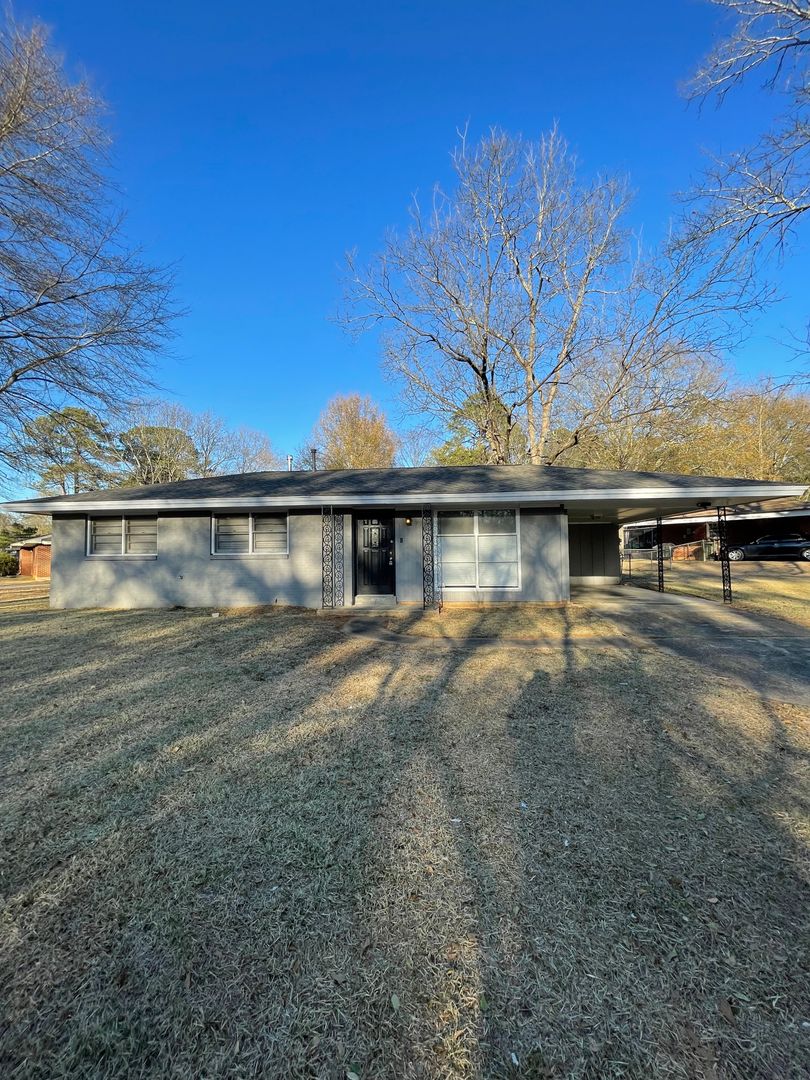 Montgomery House: 3801 Bienville Rd