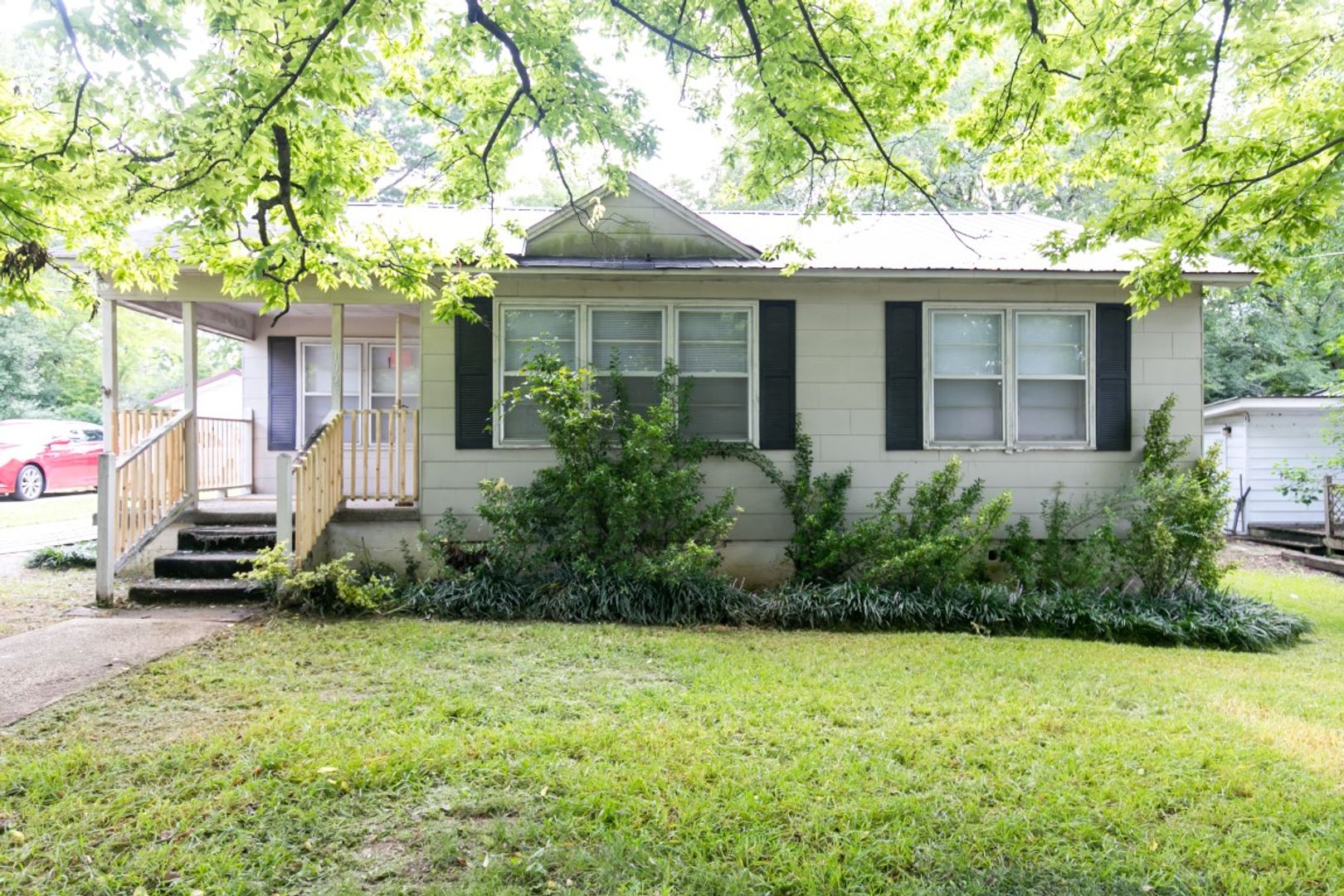 Hueytown House: 102 Viola Ave