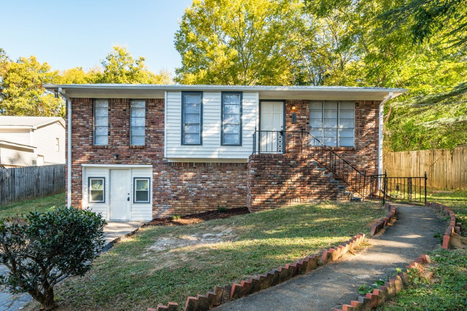 Forestdale House: 606 Rose Hill Rd