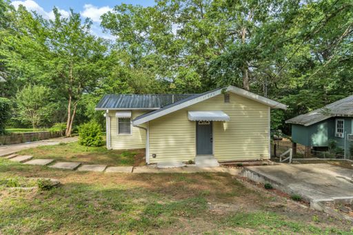 Now Accepting Section 8 Vouchers! Charming 2BR in Adamsville – Granite Kitchen, Bonus Room, Pet-Friendly!