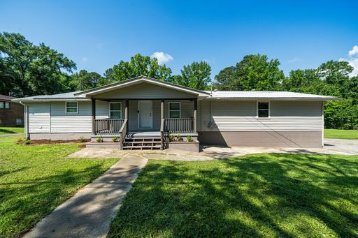 Pet Friendly Home in Adamsville!