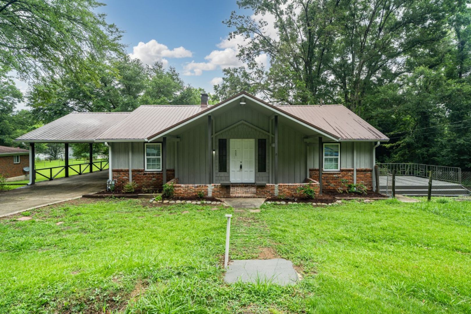 Birmingham House: 525 Crumley Chapel Rd