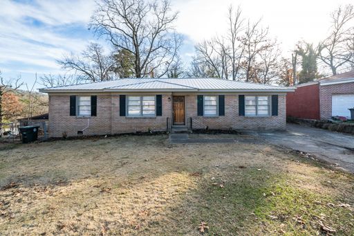 Stunning 4BR Home with Granite Counters – photo 1