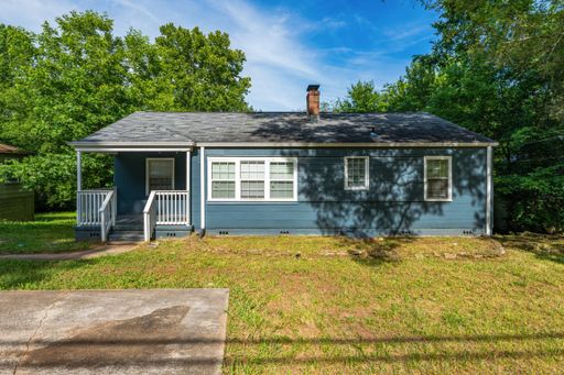 Pet-Friendly 3-Bedroom Home with Granite & Hardwood Floors! – photo 1