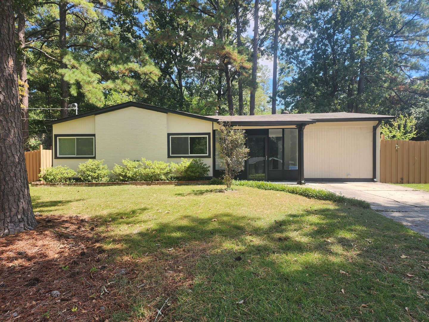 Birmingham House: 2121 Whiting Rd