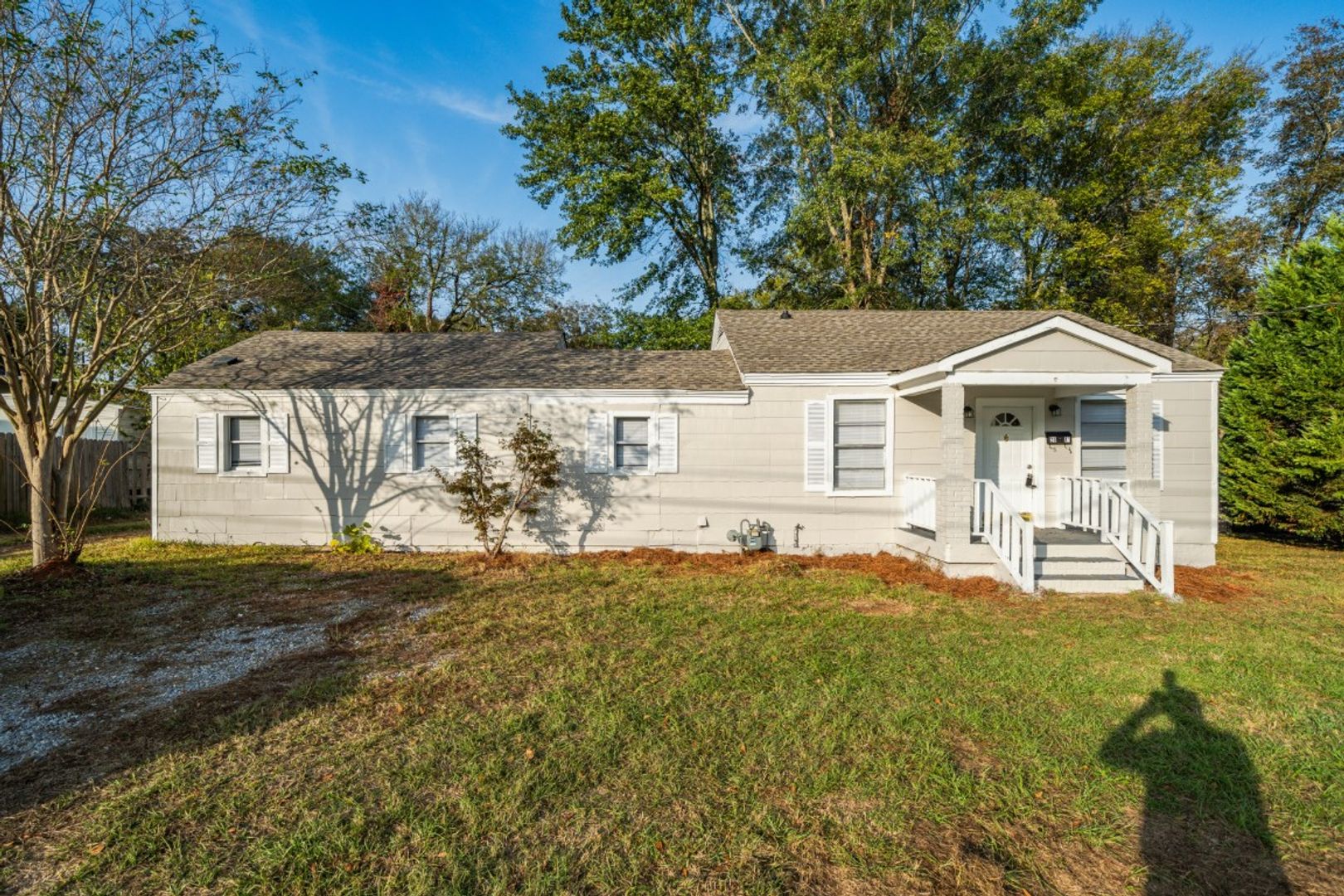 Montgomery House: 2011 Lucas Dr