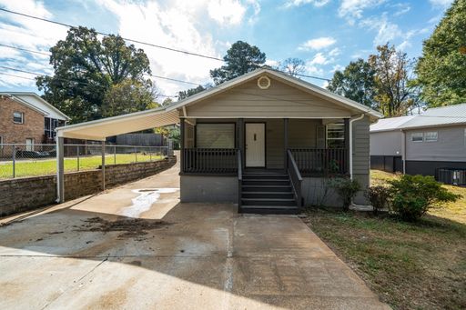 4 Bedroom/2 Bath Beauty in Adamsville!!