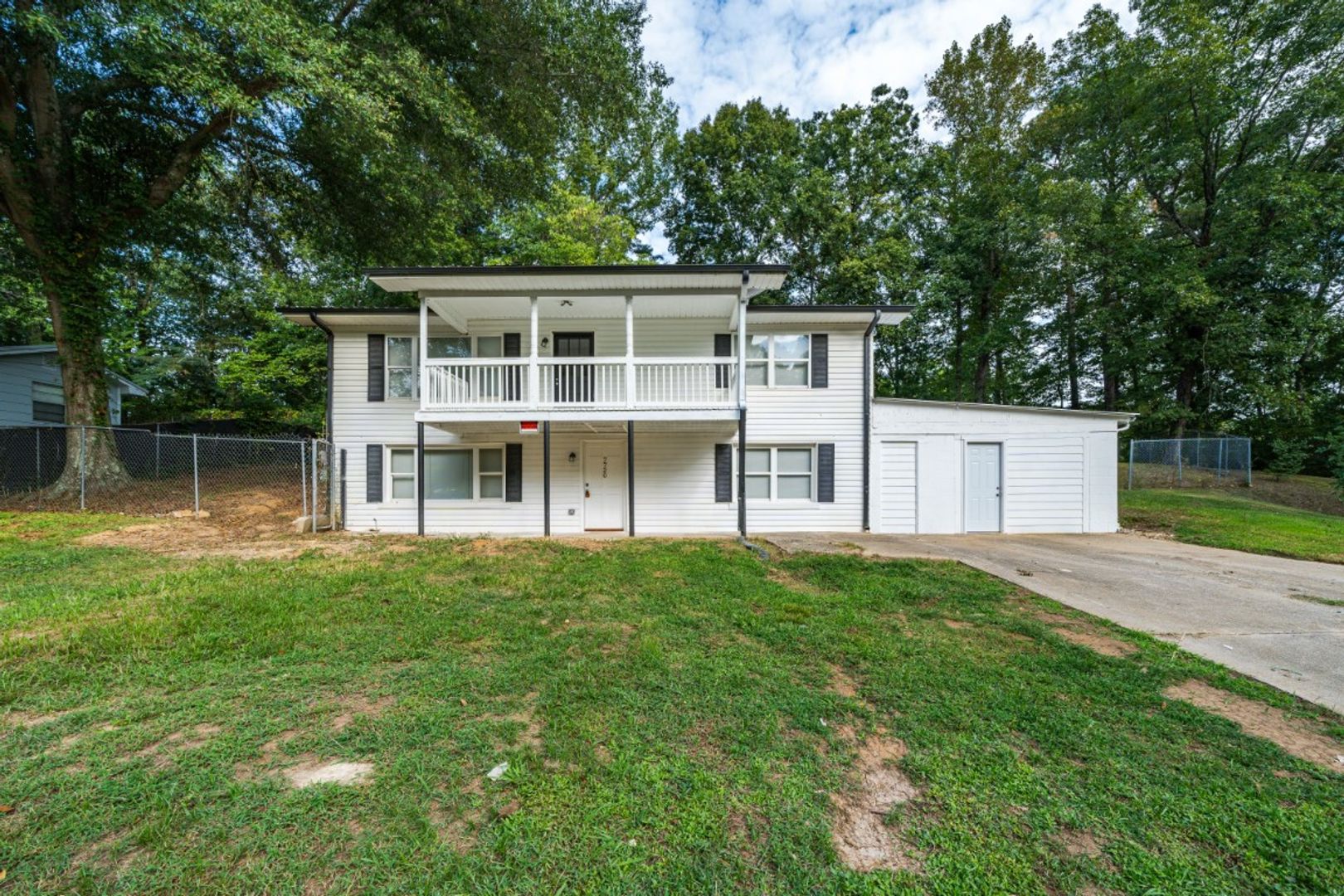 Leeds House: 7720 Pine Avenue