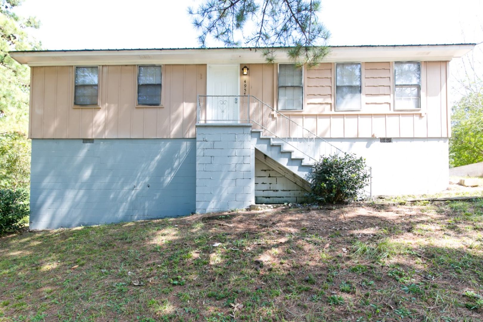 Adamsville House: 4957 Karen Ln