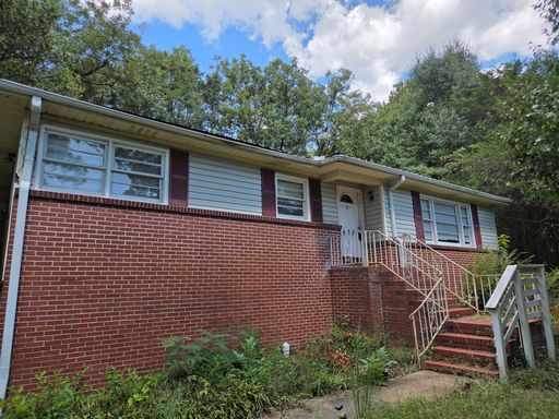 3 Bedroom/1 Bath Move in Ready! Pet Friendly