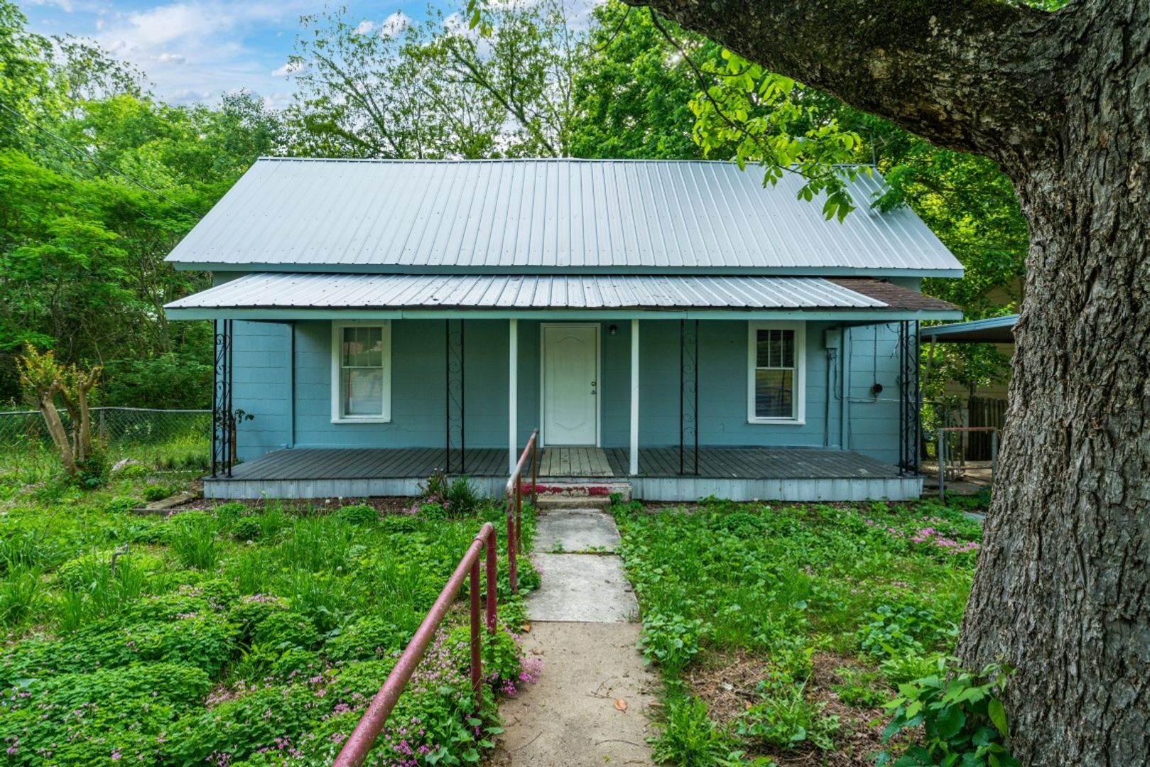 Talladega House: 412 West St N