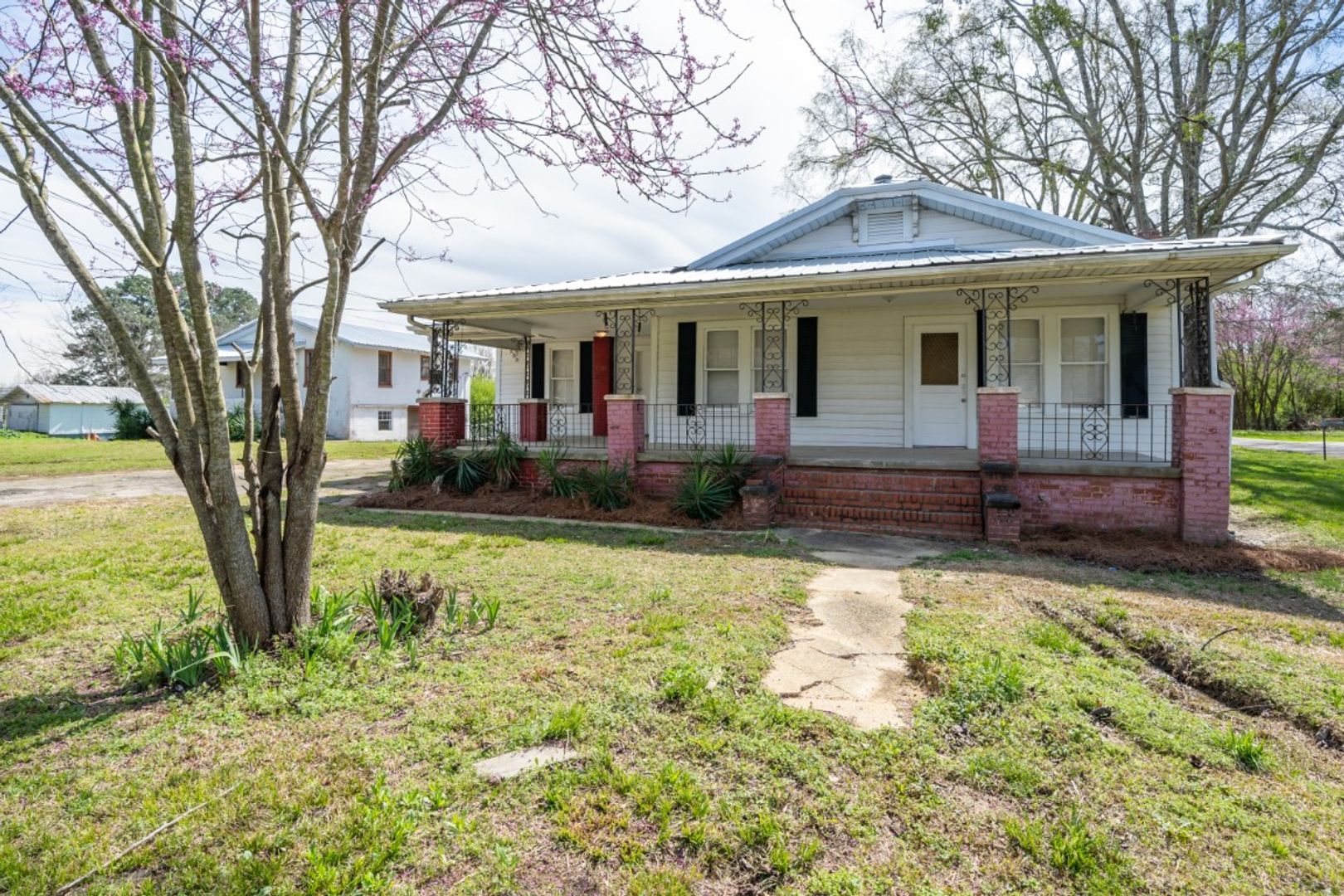 Bessemer House: 5752 Warrior River Rd