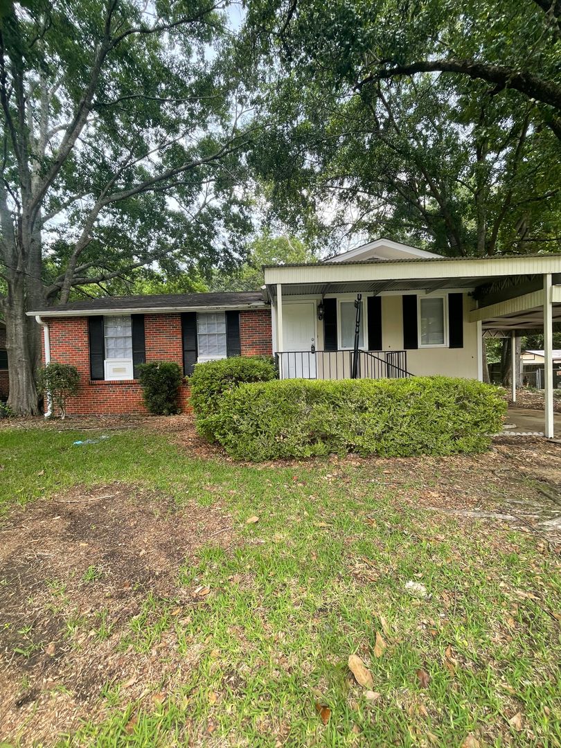 Montgomery House: 1149 Noremac Rd