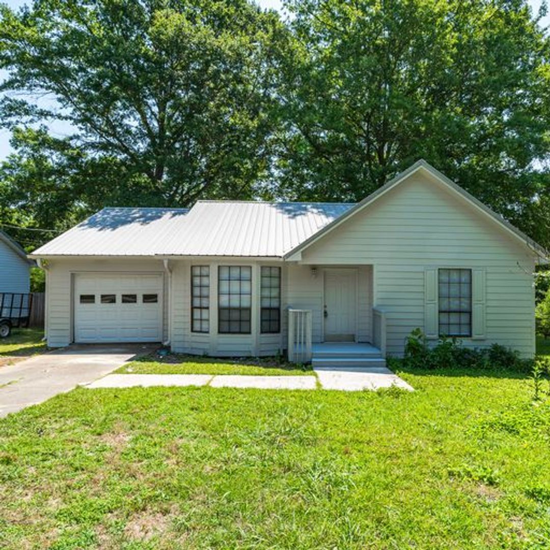 Alabaster House: 311 7th Street NW