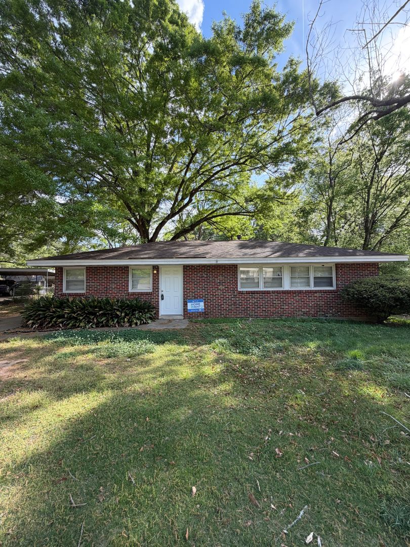 Montgomery House: 1156 Lombard Dr