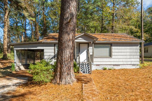 Beautiful 3-Bedroom Home with a Large Yard! Pet Friendly!