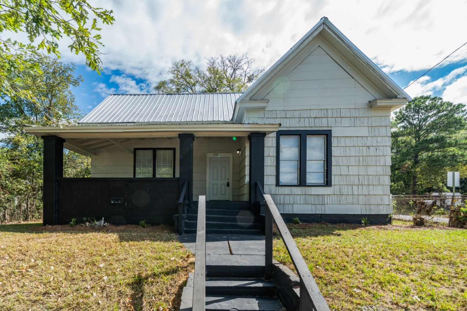 Birmingham House: 233 Alder Ave