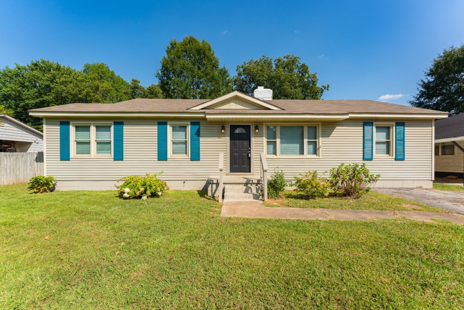 Athens House: 321 Shaw St