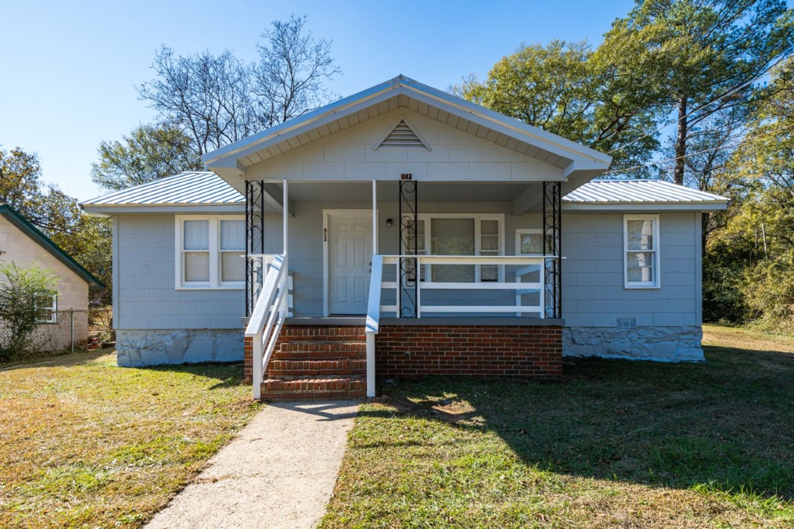Bessemer House: 512 W Lake Dr