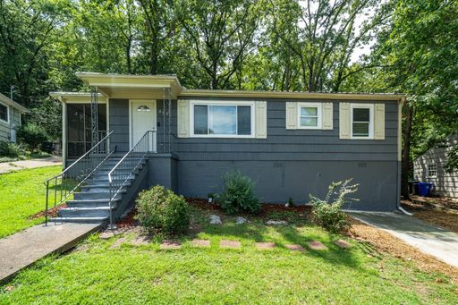 3 bedrooms and 1 bathroom home- Won't last long! – photo 1
