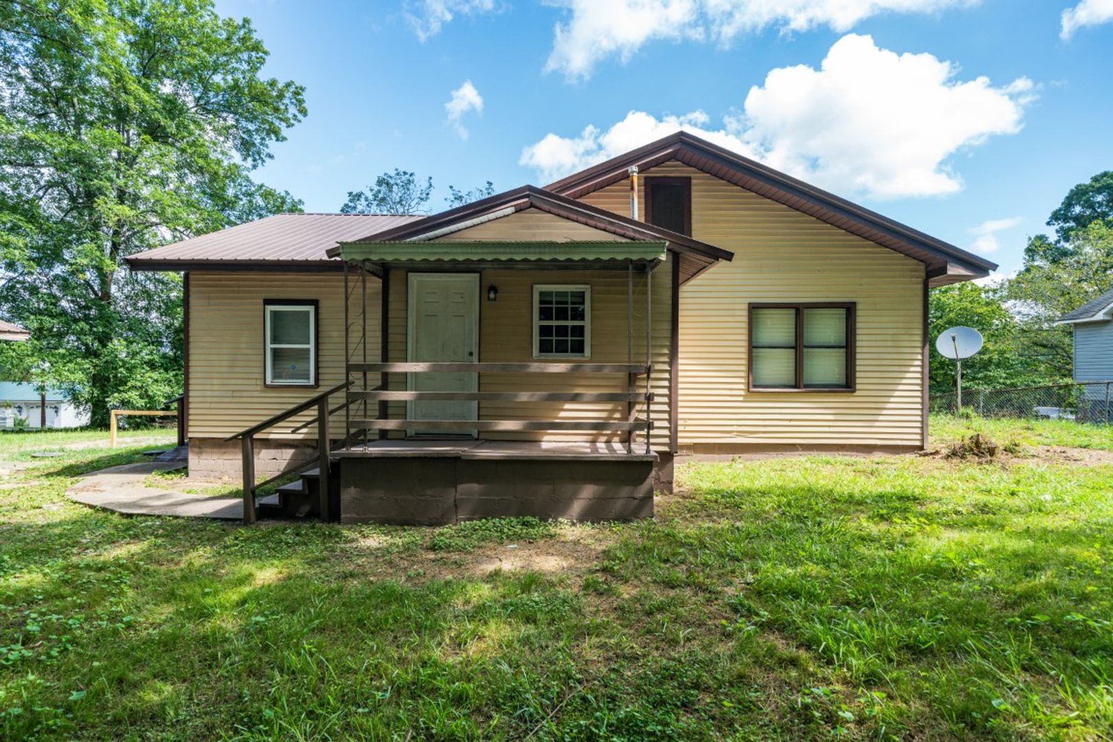 Graysville House: 305 12th Ave NE