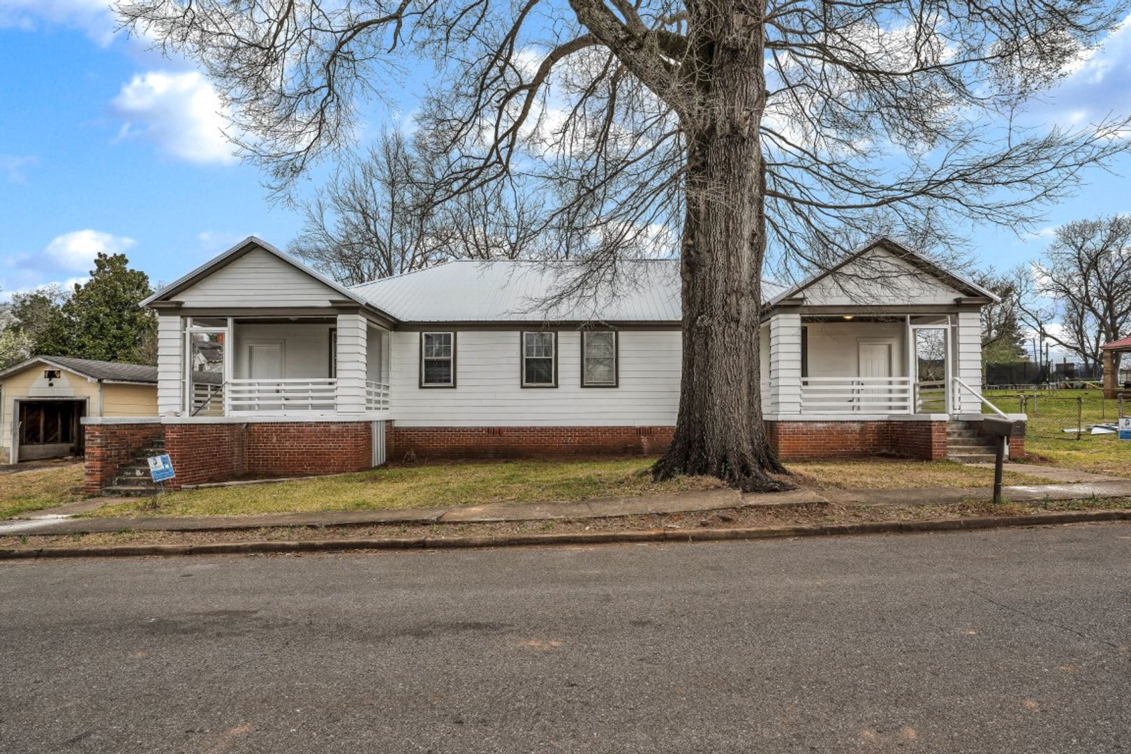 Talladega House: 210 Alvin St Unit A
