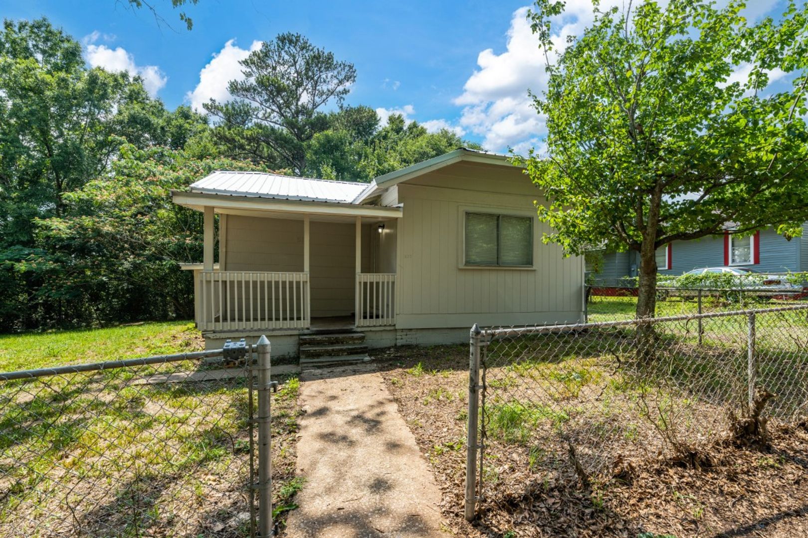 Docena House: 517 6th St