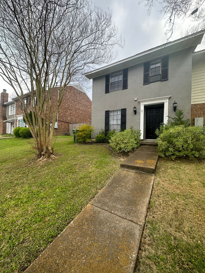 Montgomery House: 1610 Limestone Ct
