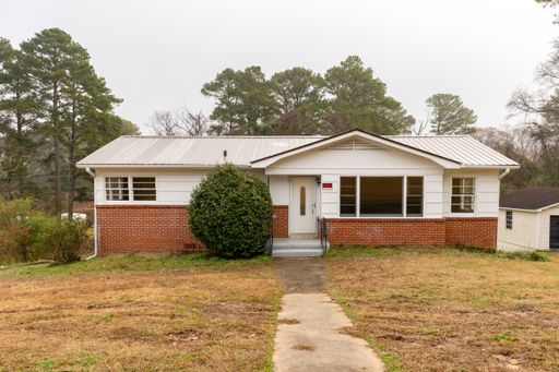 Move-In Ready 3BR Home with Luxury Flooring & Amazing Storage! – photo 1