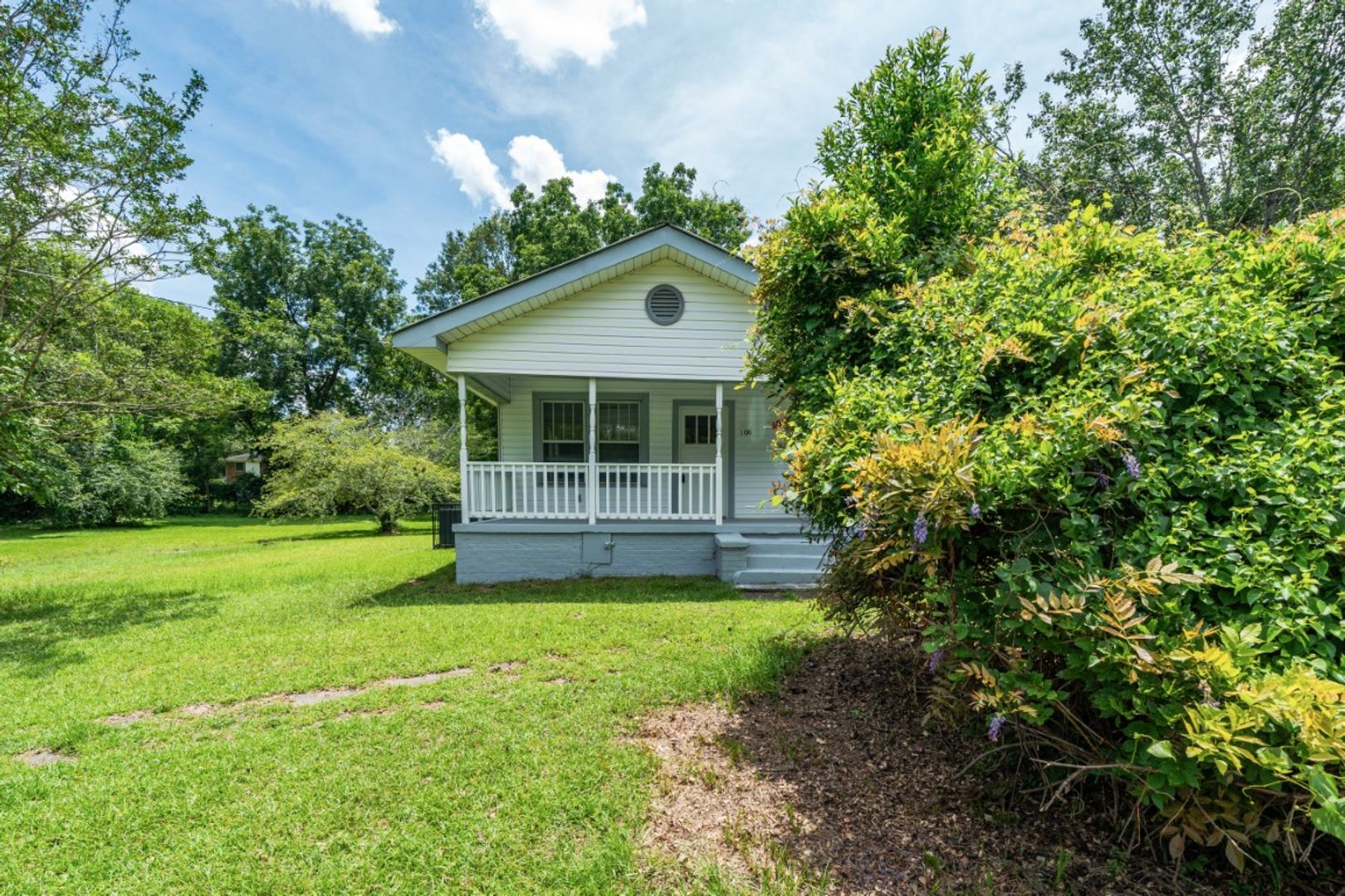 Hueytown House: 106 Midway Drive