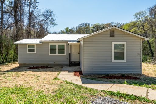 3 Bedroom and 2 bath home- Won't last long!