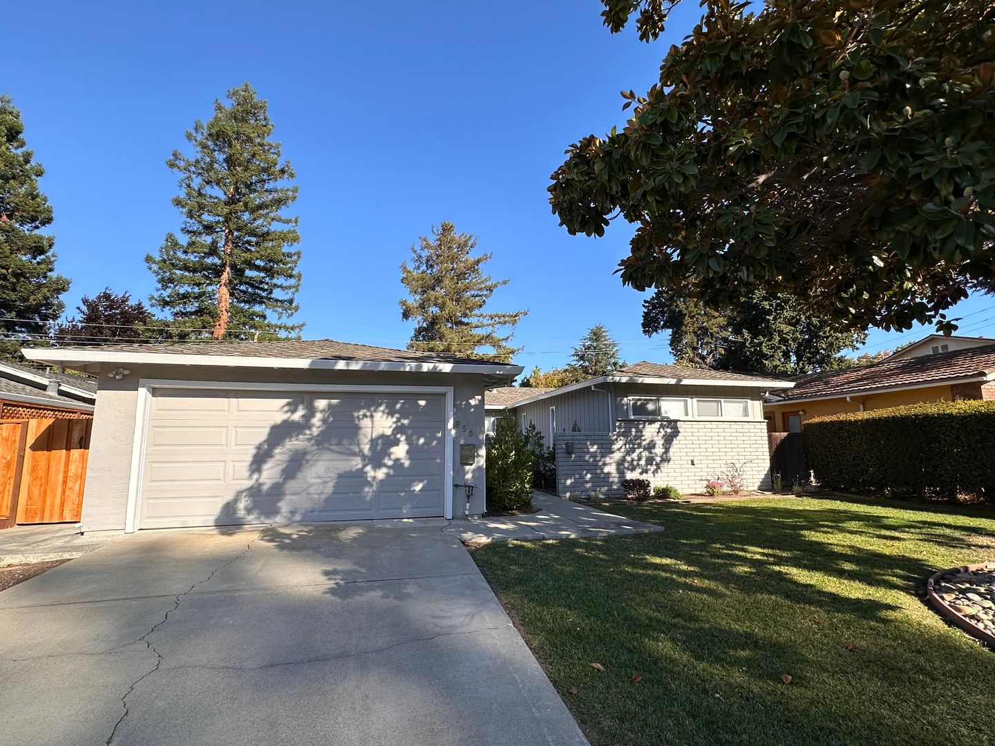 Sunnyvale House: 850 Hollenbeck Ave