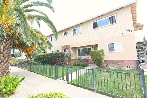 Nice 2Bed/1Bath unit upstairs in San Jose available now! 1688 De Rose Way #4 – photo 1