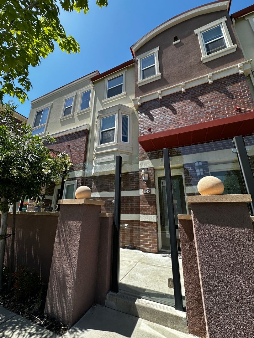 Dublin House: 6543 Tralee Village